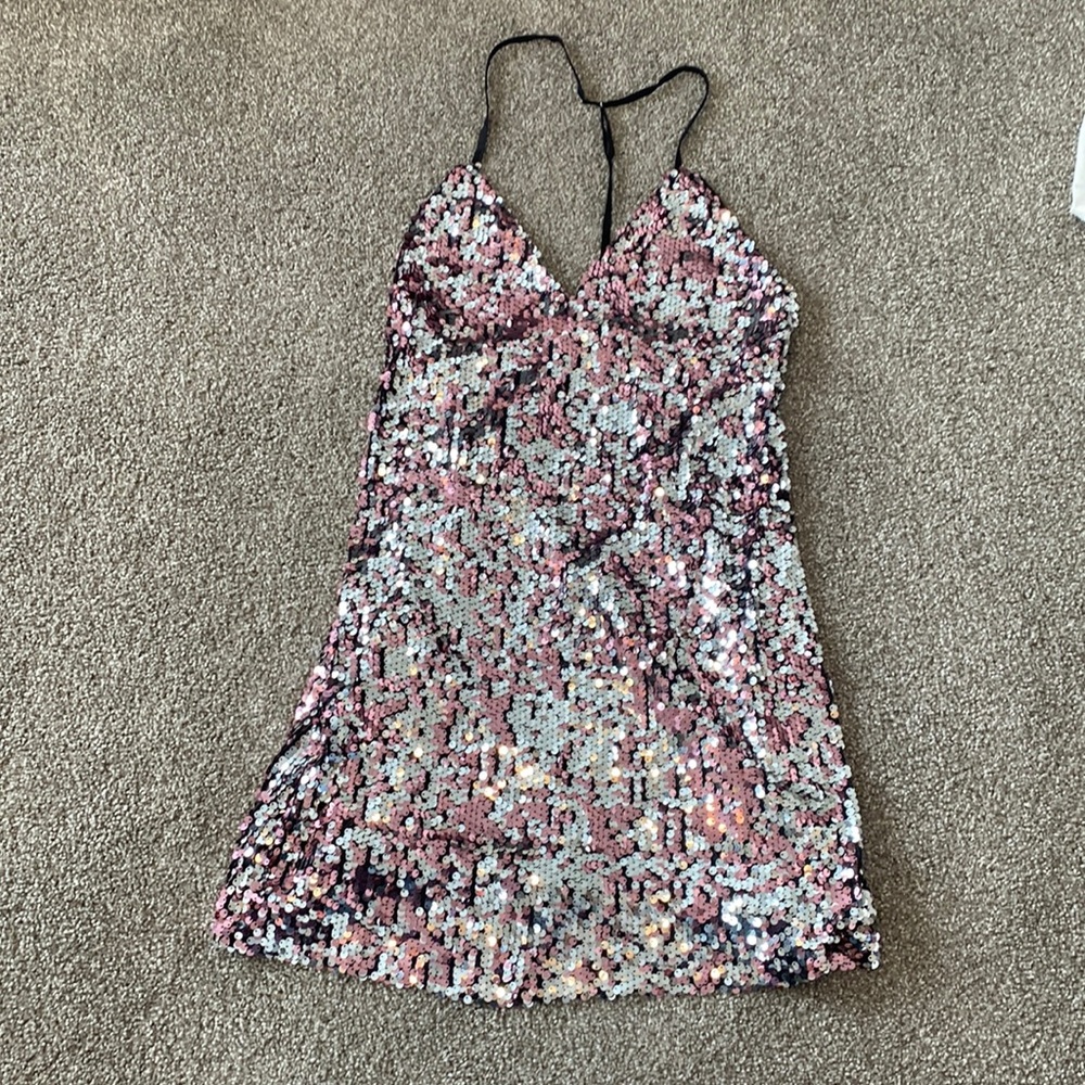 Like new- Lulu’s sequin dress- size small